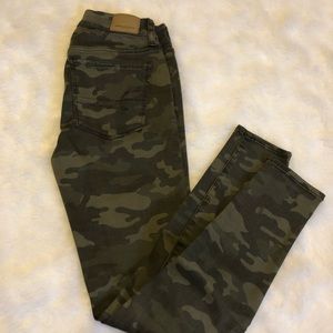 Women’s American Eagle camo jeggings